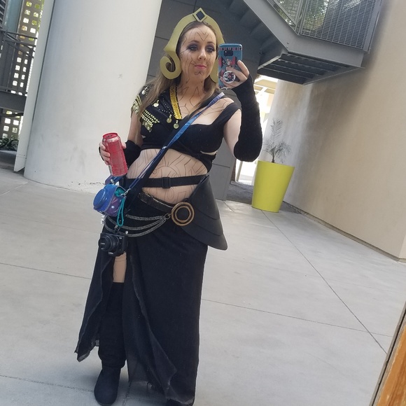 Meet your Posher! - Picture 4 of 5